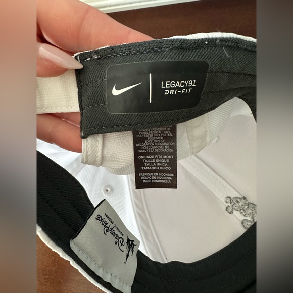 Disney Parks Nike Mickey Mouse Embroidered White Baseball Cap - Picture 9 of 10